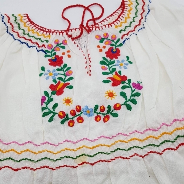 ungarische Tracht, Mädchenkleid